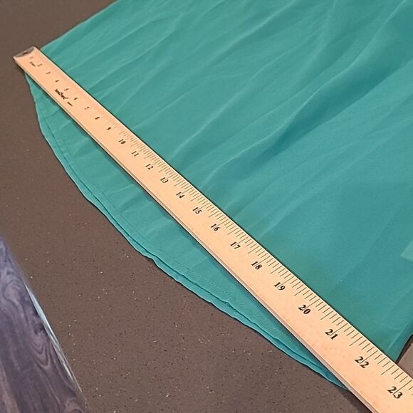 Very J sz M green with embroidery neckline - Picture 5 of 8